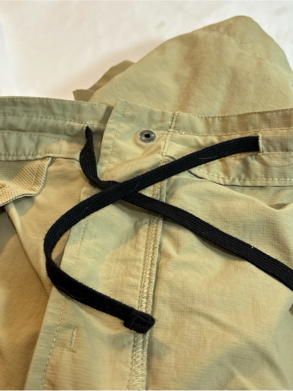 The North Face Men’s Khaki Lightweight Outdoor Shorts. 1171